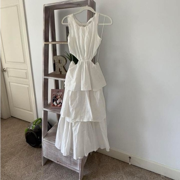 White ruffle maxi Dress - Picture 1 of 1